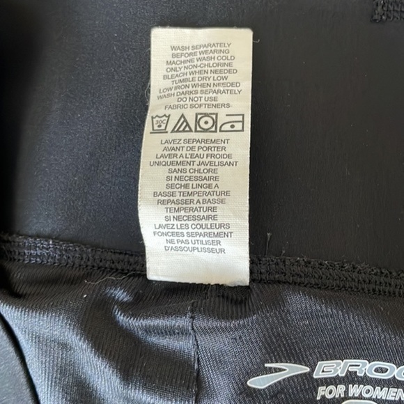 Brooks running skirt with built in shorts - Picture 5 of 5